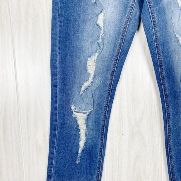 Altar'd State | High Rise Distressed Skinny Jean Size 26 - Picture 4 of 7